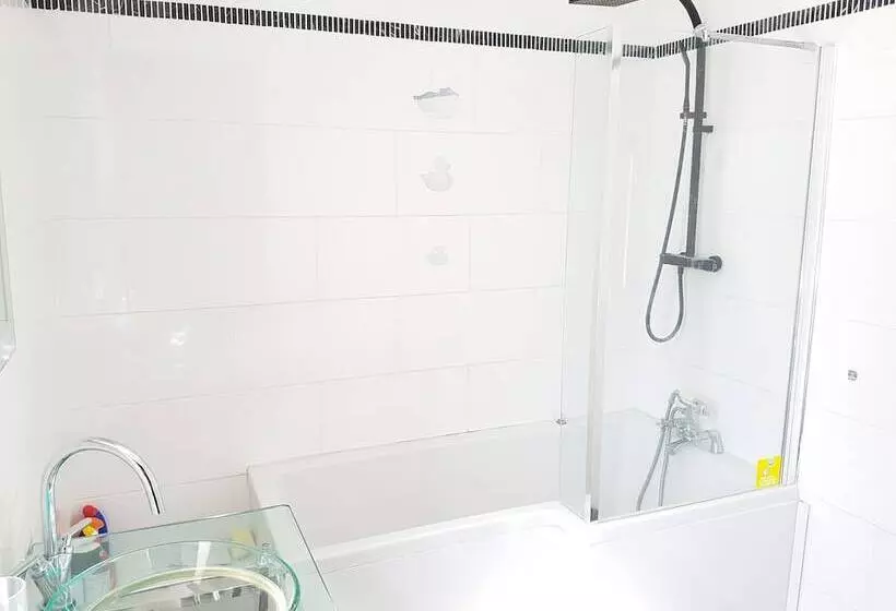 Majatalo Alexandra House