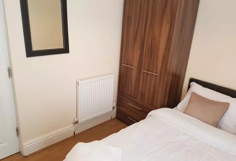 Majatalo Alexandra House