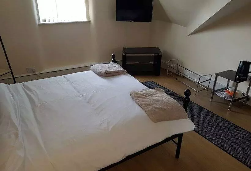 Majatalo Alexandra House