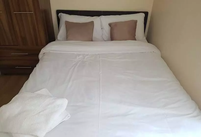 Majatalo Alexandra House