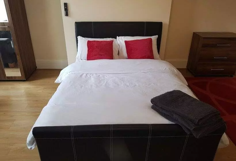 Majatalo Alexandra House