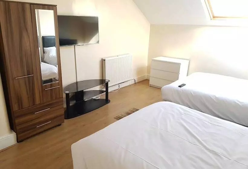 Majatalo Alexandra House