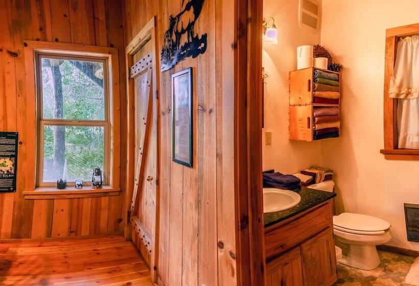 Sun Mountain Ranch Bunkhouse   Near Crater Lake