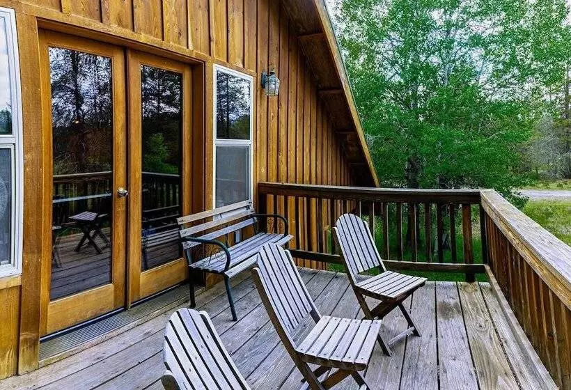 Sun Mountain Ranch Bunkhouse   Near Crater Lake