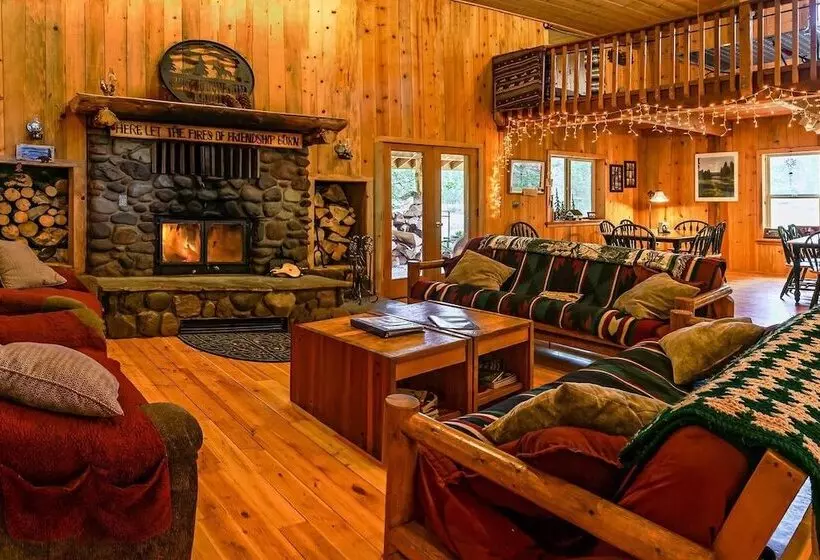 Sun Mountain Ranch Bunkhouse   Near Crater Lake