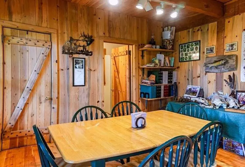 Sun Mountain Ranch Bunkhouse   Near Crater Lake