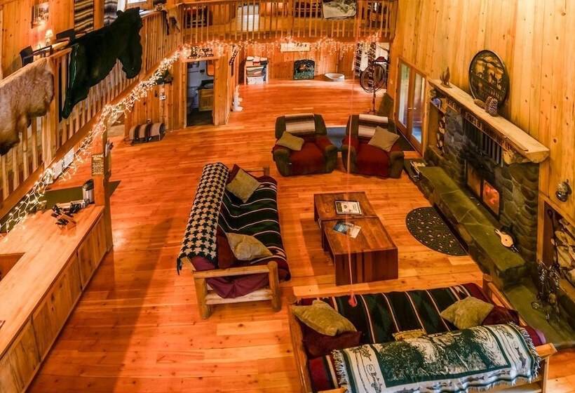 Sun Mountain Ranch Bunkhouse   Near Crater Lake