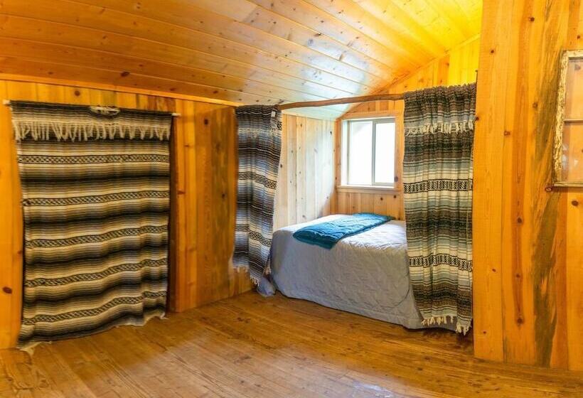 Sun Mountain Ranch Bunkhouse   Near Crater Lake