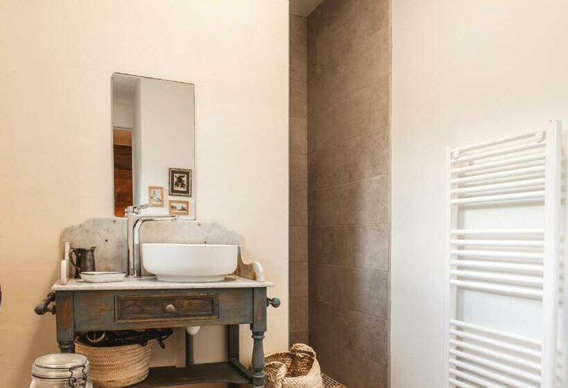 Общежитие La Petite Auberge De Virginie