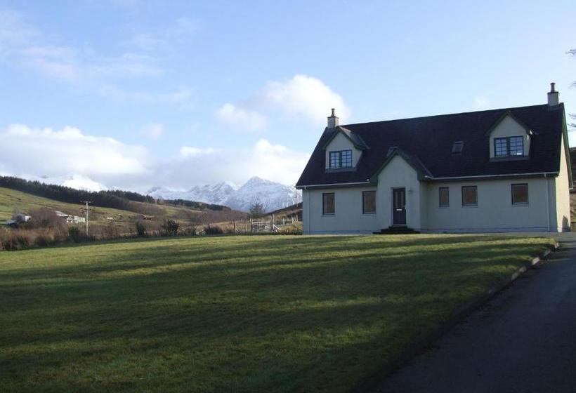 مبيت وإفطار Trien Lodge