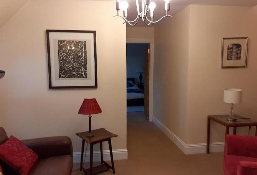 مبيت وإفطار Trien Lodge