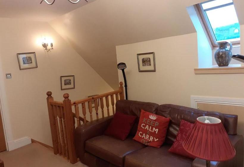 مبيت وإفطار Trien Lodge