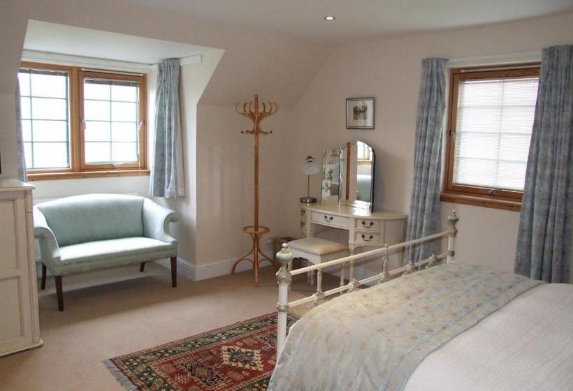 مبيت وإفطار Trien Lodge