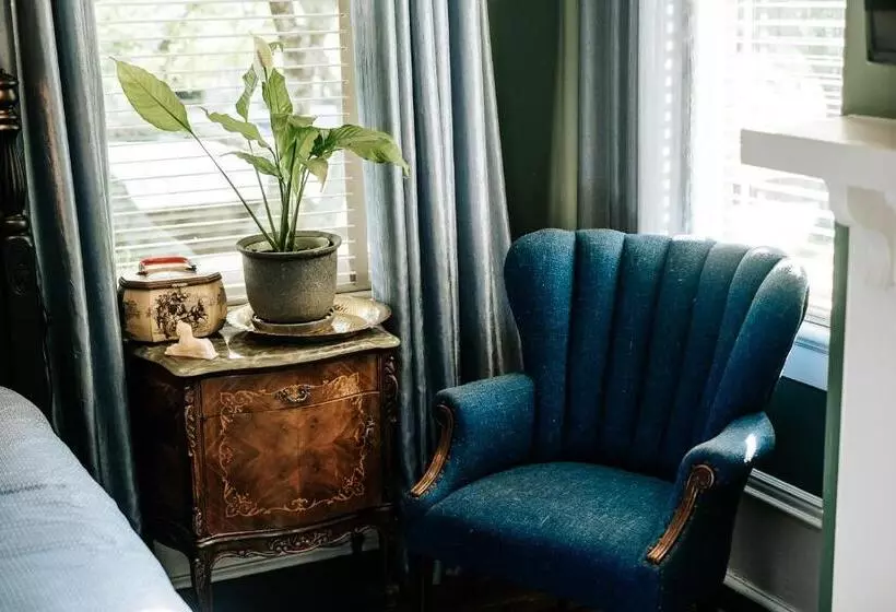 Heritage House Bed & Breakfast   Boutique Adults Only Inn