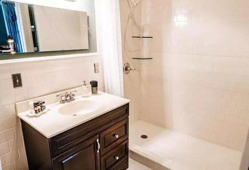 Heritage House Bed & Breakfast   Boutique Adults Only Inn