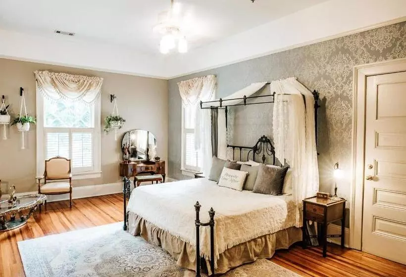 Heritage House Bed & Breakfast   Boutique Adults Only Inn