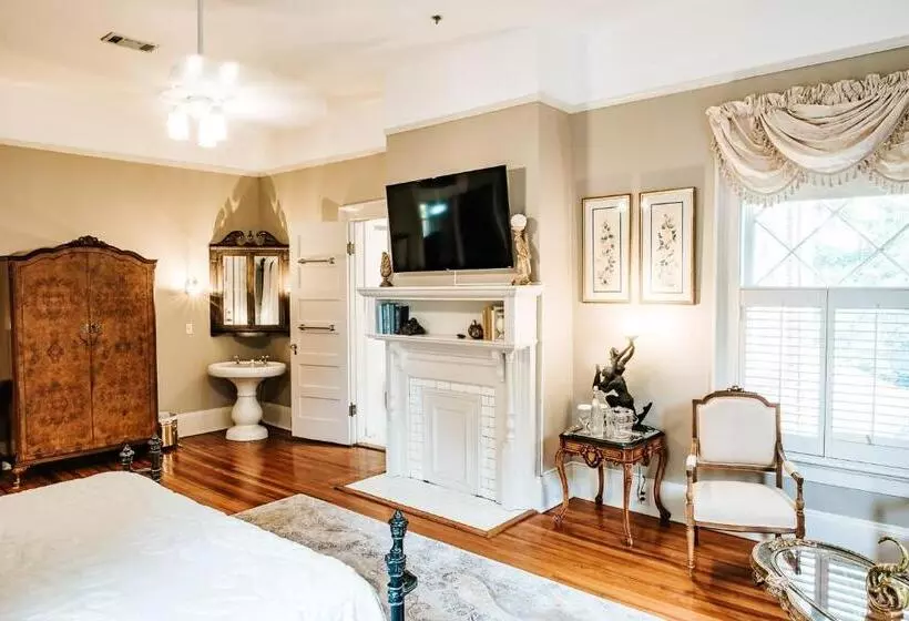 Heritage House Bed & Breakfast   Boutique Adults Only Inn