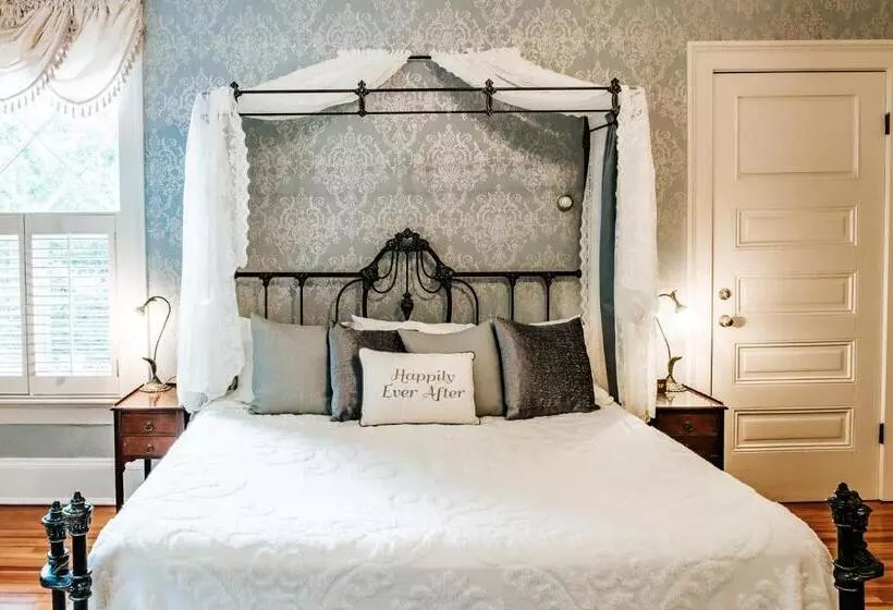 Heritage House Bed & Breakfast   Boutique Adults Only Inn