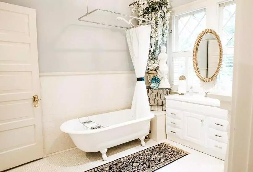 Heritage House Bed & Breakfast   Boutique Adults Only Inn