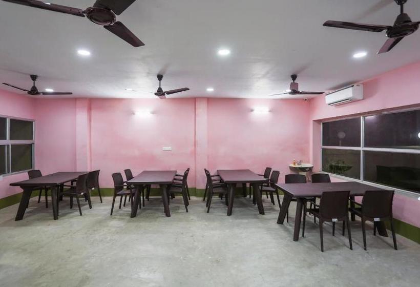 בית מלון כפרי Oyo Flagship 64038 Gloria Mandarmoni Beach Rd