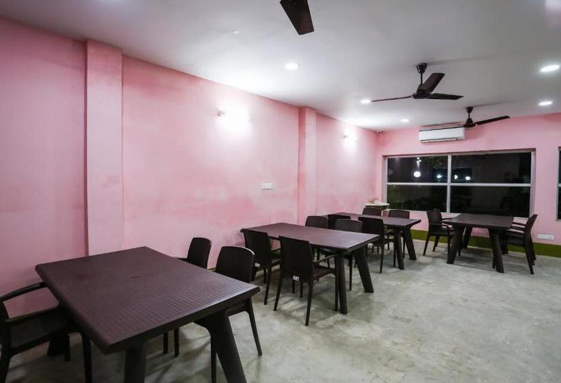 בית מלון כפרי Oyo Flagship 64038 Gloria Mandarmoni Beach Rd