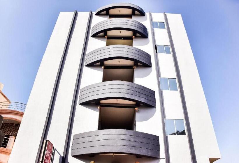 Отель Spot On City Tower Inn