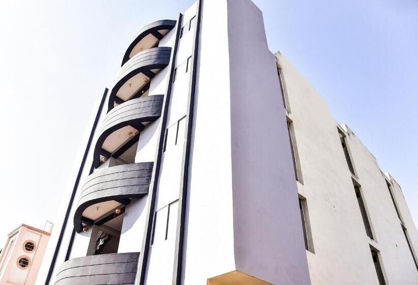 Отель Spot On City Tower Inn