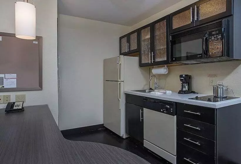 ホテル Candlewood Suites Louisville Airport By Ihg