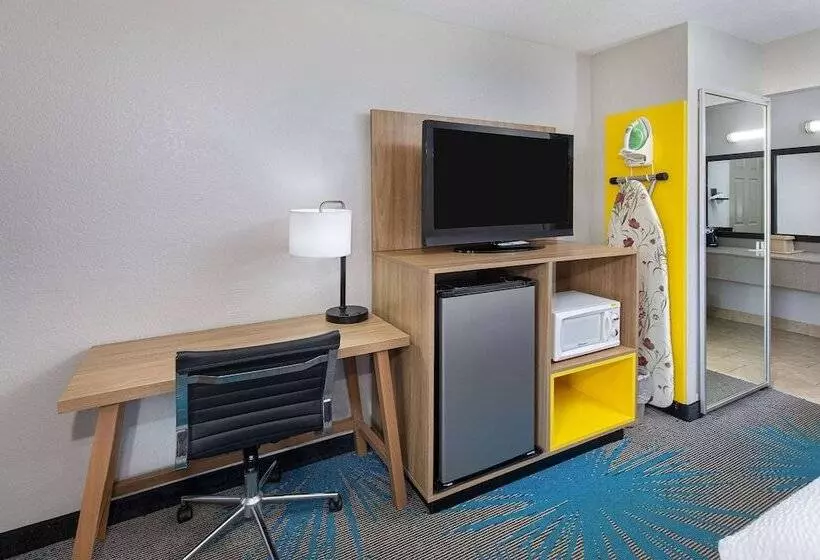 فندق Days Inn By Wyndham Savannah