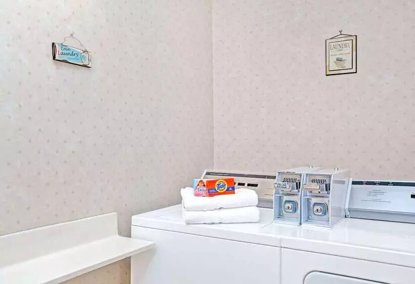 فندق Days Inn By Wyndham Sturbridge