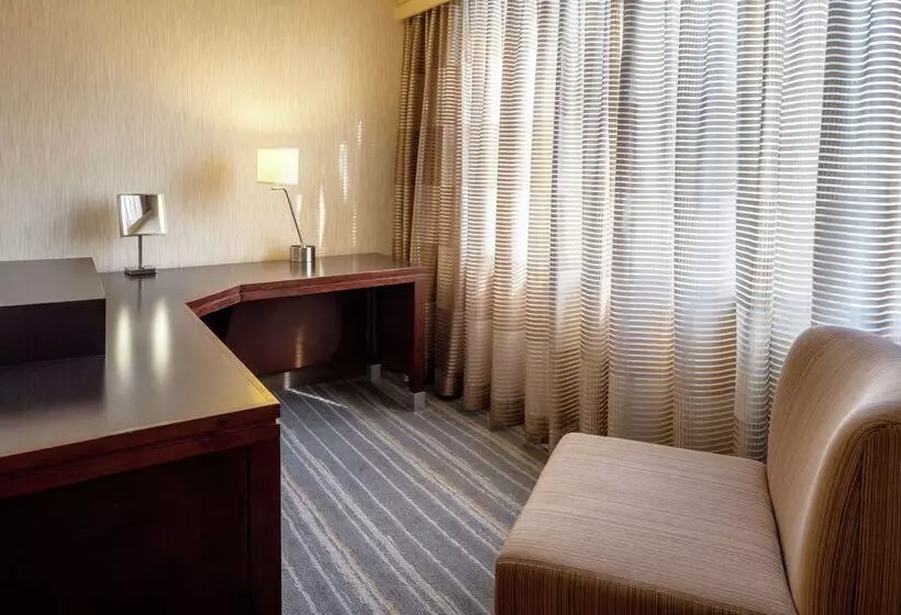 هتل Doubletree Suites By Hilton Minneapolis Downtown