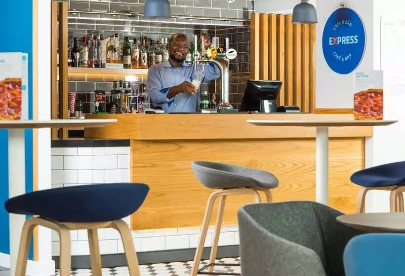 酒店 Holiday Inn Express Cardiff Bay, An Ihg