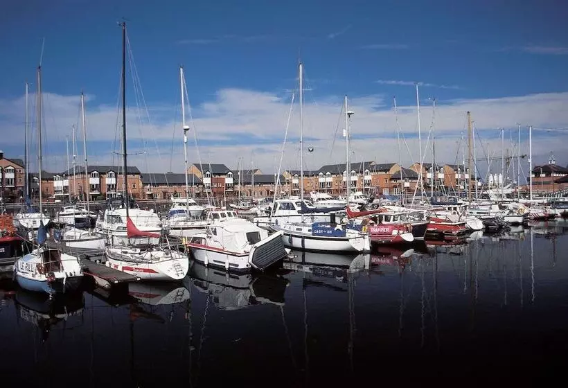 酒店 Holiday Inn Express Cardiff Bay, An Ihg