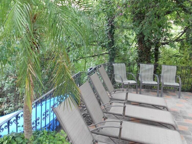 هتل La Puertecita Apart