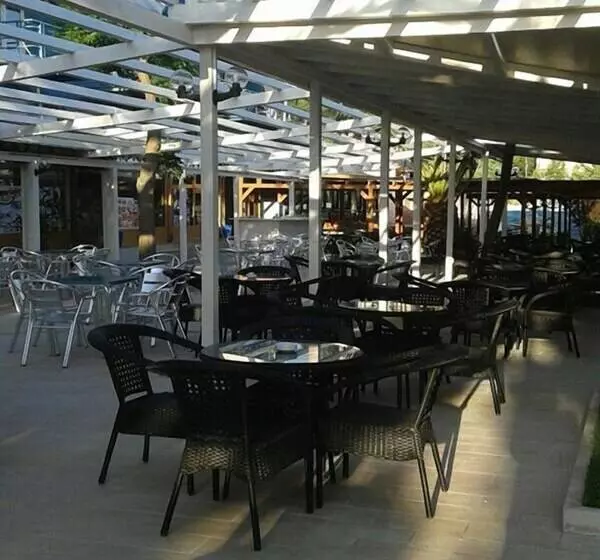 هتل Ambassador Resort