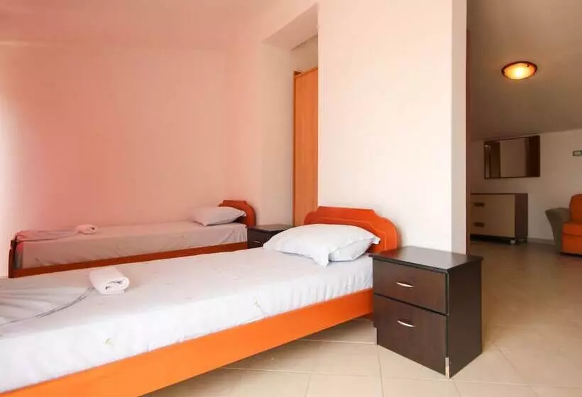 هتل Ambassador Resort