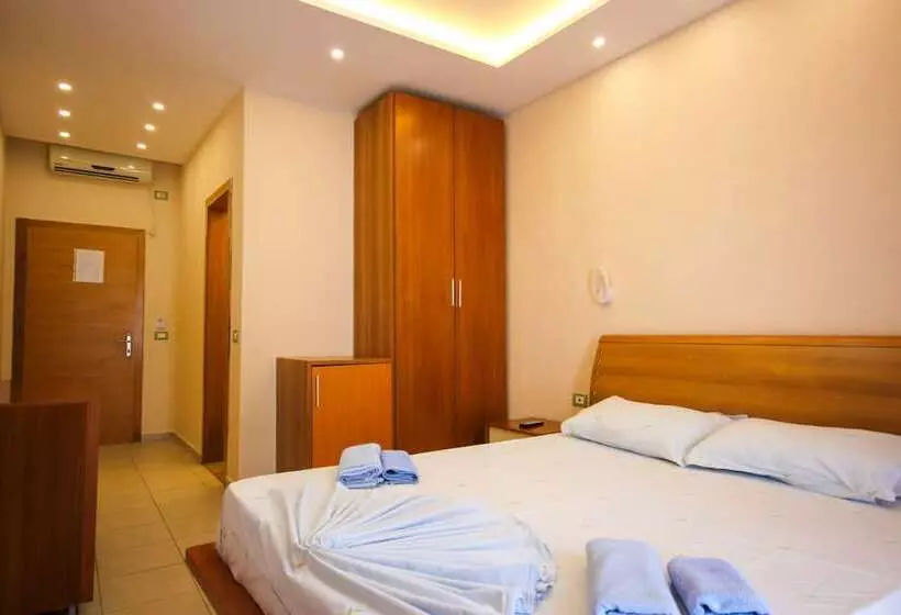 هتل Ambassador Resort