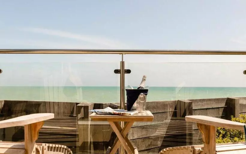 Hotelli Beach Hut Suites