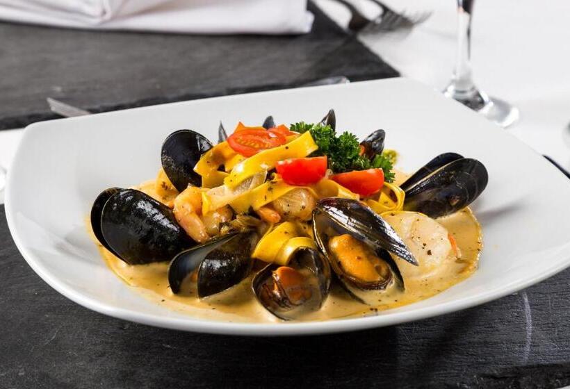 فندق Beach Hut Suites