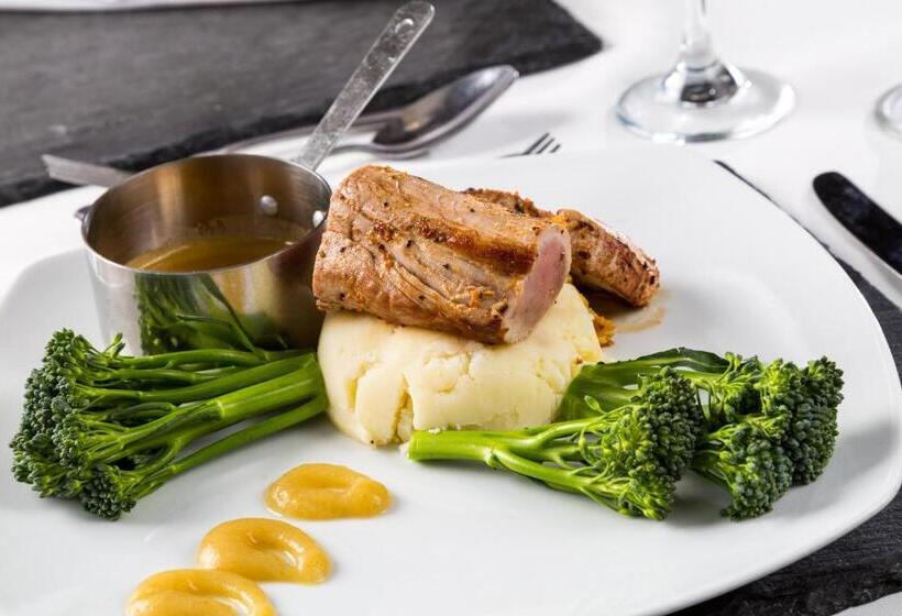 فندق Beach Hut Suites