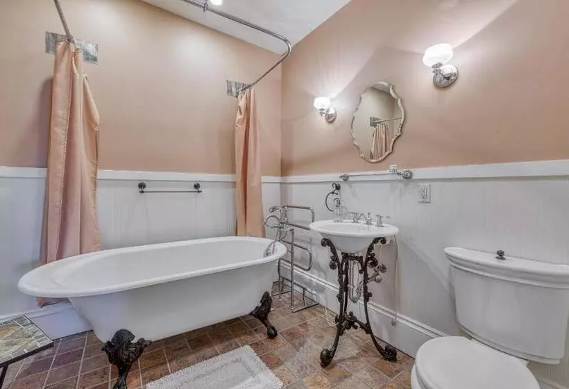 Aamiaismajoitus (B&B) Monroe Manor Inn