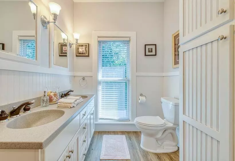 Aamiaismajoitus (B&B) Monroe Manor Inn