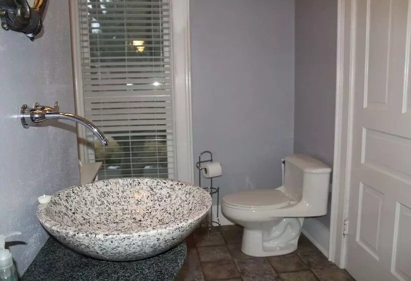 Aamiaismajoitus (B&B) Monroe Manor Inn