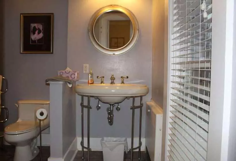 Aamiaismajoitus (B&B) Monroe Manor Inn