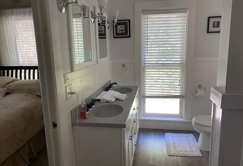 Aamiaismajoitus (B&B) Monroe Manor Inn