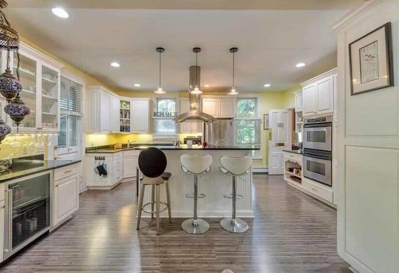 민박 Monroe Manor Inn