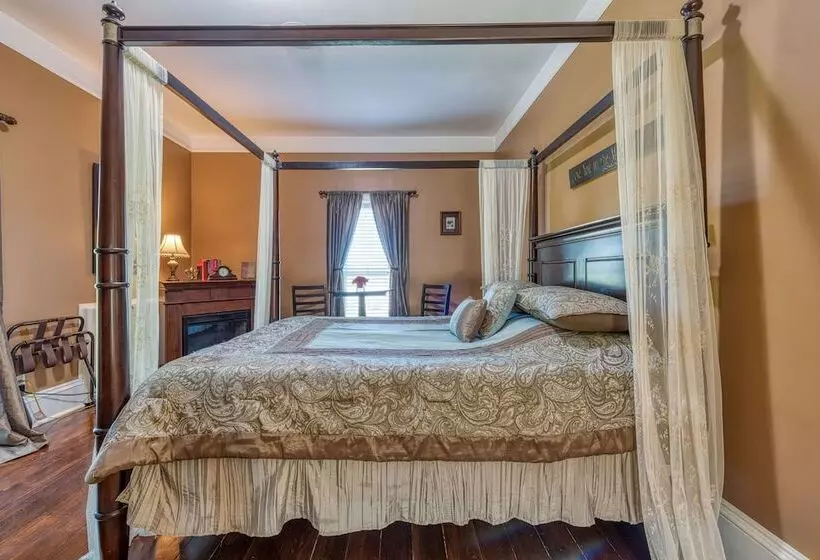 Aamiaismajoitus (B&B) Monroe Manor Inn