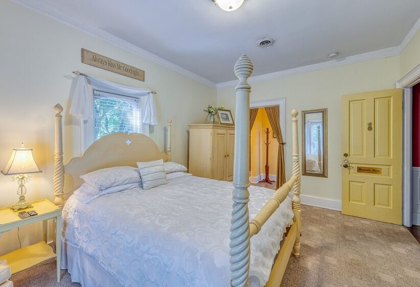 민박 Monroe Manor Inn