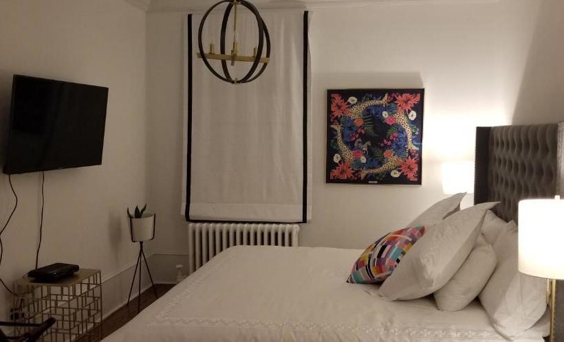 Bed & Breakfast The Jane Toronto