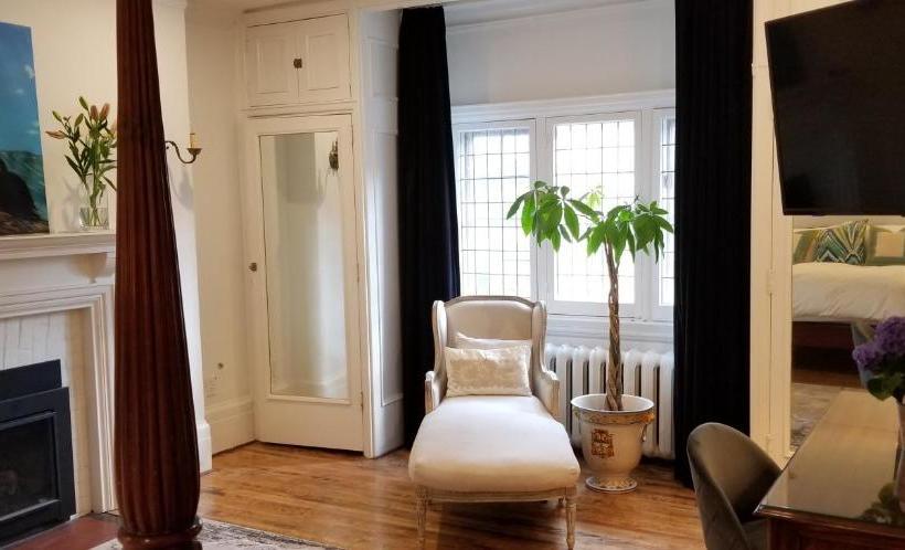 Bed & Breakfast The Jane Toronto